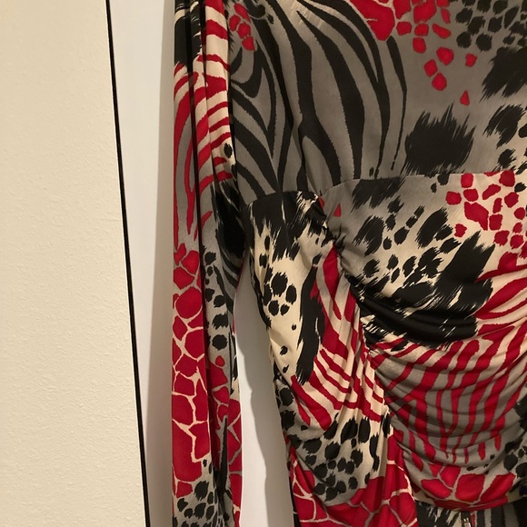 Nueva Ruched Long Sleeve Animal Print Top - Picture 3 of 10